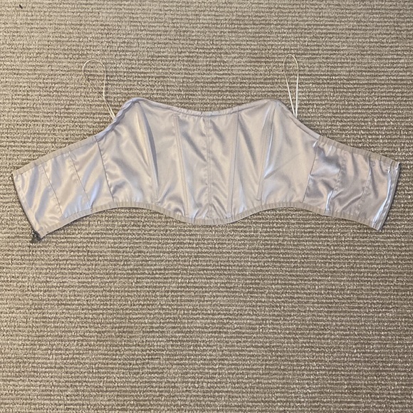 Selling girlfriends old clothes she no longer wants. - Picture 2 of 5